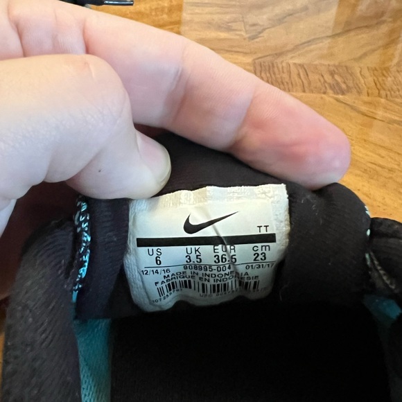 Women Size 6 Nike Flex Contact Running Shoe Sneaker - Picture 7 of 7